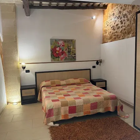 Agghiorna E Scura Casa de hóspedes 3*