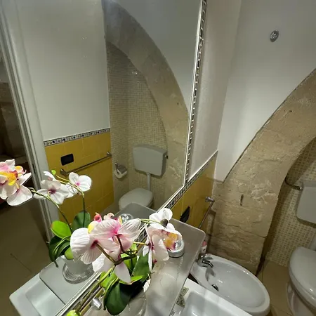 Agghiorna E Scura Guest house *